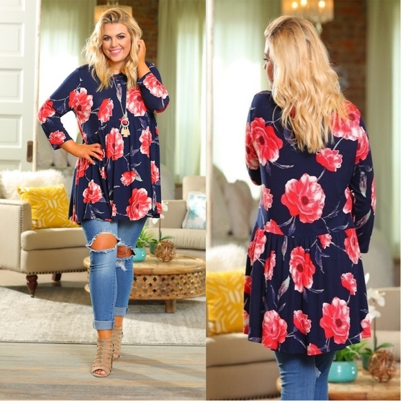 ✨LAST ONE✨PLUS Navy Floral 3/4 Sleeve Tunic - Picture 3 of 5